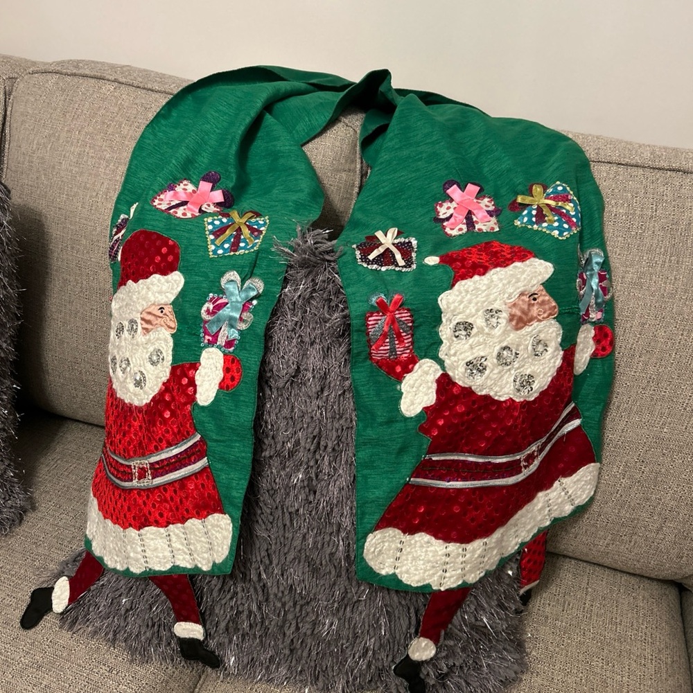 Pier one Imports Vintage 3D Santa Claus Christmas Sequin Long Table Runner